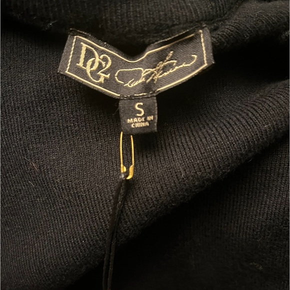 NWT BG2 Womans Super Soft Turtle Neck w/ Silver Colored Buttons on Sleevs/Hip!! - Picture 10 of 10